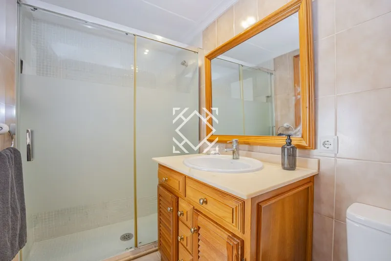 Spacious and bright flat for sale with a large terrace in Puerto de Alcudia — photo 10