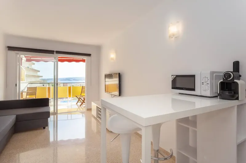 Estudio con vista al mar, reformado, amueblado, electrodomésticos, lavadora, cocina completa incluso horno. — photo 11