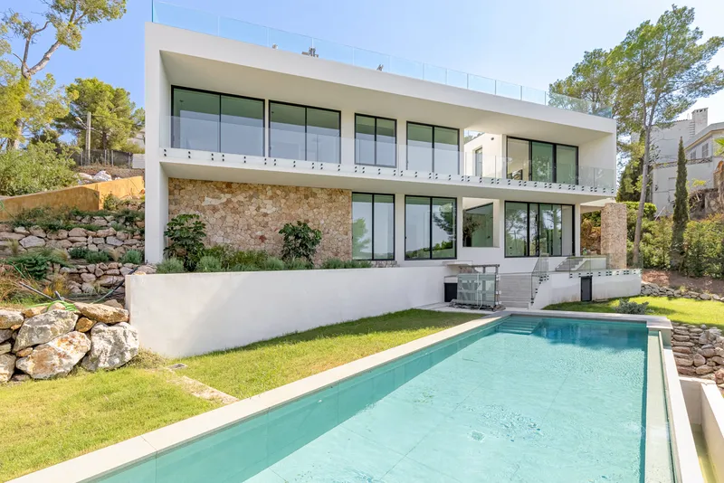 Villa in Santa Ponsa - View of the luxurious new build property — photo 5