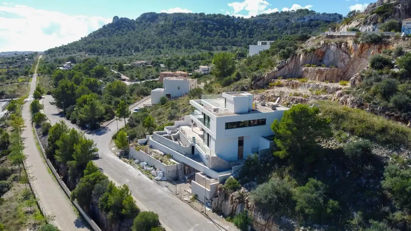 For sale this modern chalet under construction, near completion, of a unique style, with impressive sea and mountain views — photo 6