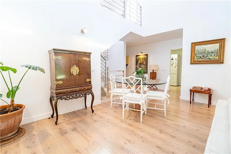 Exclusive semi-detached villa with a pool and garden on a lot of approximately 2,000 m² — photo 8