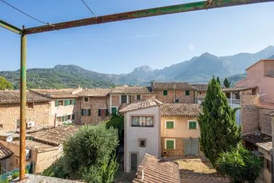 Townhouse with roof terrace in a quiet location in Sóller — photo 1