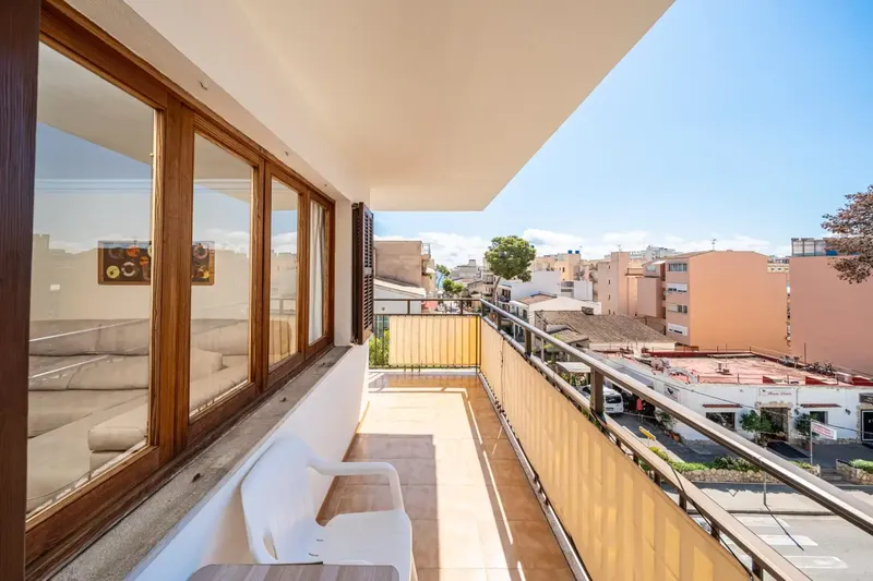 We present this bright third floor without elevator located in one of the most demanded areas of the east coast of Mallorca: Cala Millor. — photo 3