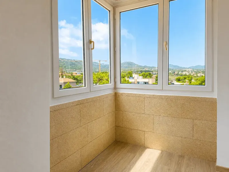 Live where others vacation: exclusive penthouse for long-term rent in the heart of Cala Millor — photo 12