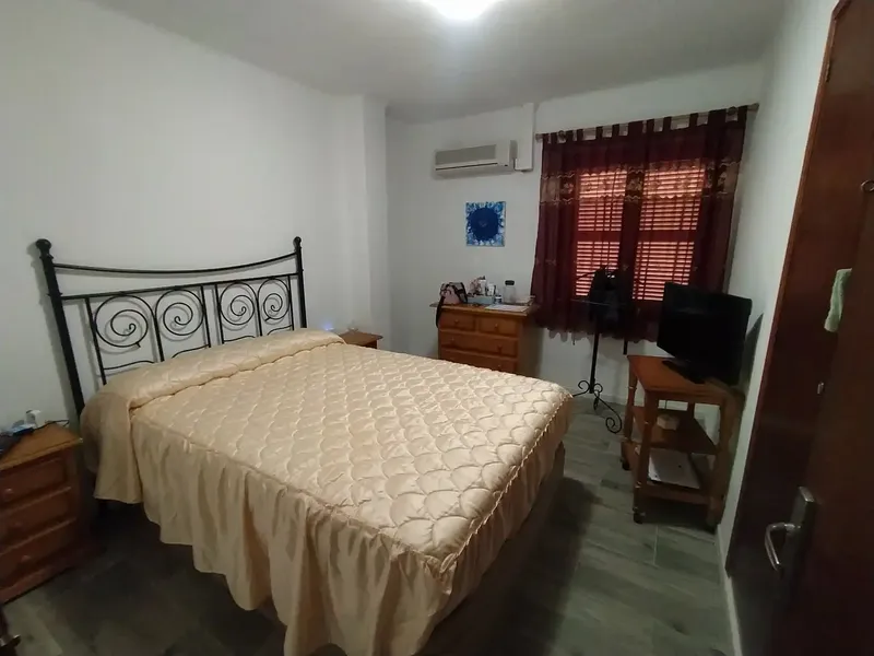 Single-family house for sale on one floor of 190 m2, open ceiling, with possibility to build an additional floor. It has a 40 m2 garage-storage room. — photo 4