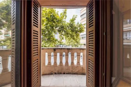 Building - Palma de Mallorca (Centro), Built Surface 2500m², 3 Distance to the sea, Lift — photo 11