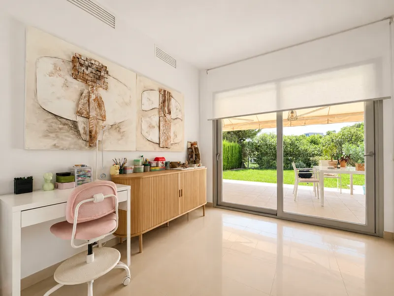 Spacious townhouse with private garden and pool in Cala Vinyas — photo 10