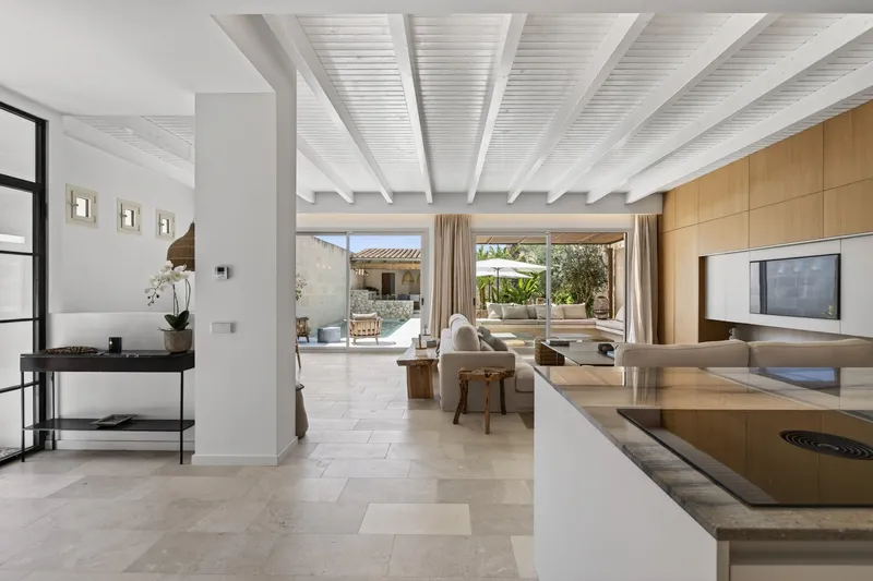 Elegant townhouse on a quiet corner plot with views in Ses Salines — photo 6