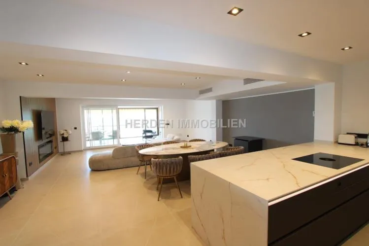 Exclusive luxury apartment on the first sea line at Playa de Palma — photo 2