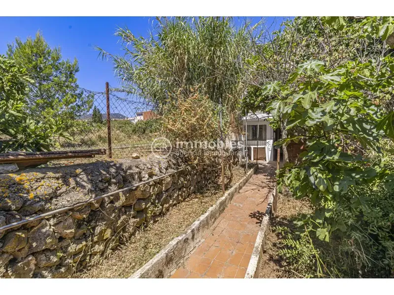 Discover this three-story property located in a quiet pedestrian alley with no car traffic, a corner that guarantees absolute peace — photo 1