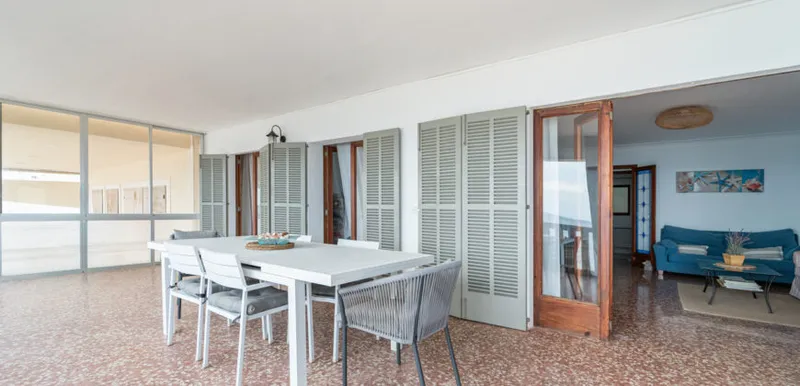 Apartment on the first line of the sea in Sa Rápita with terrace and views — photo 9