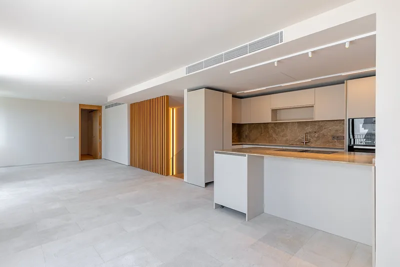Luxurious new build apartment with sea views in Cala Mayor 1 — photo 1