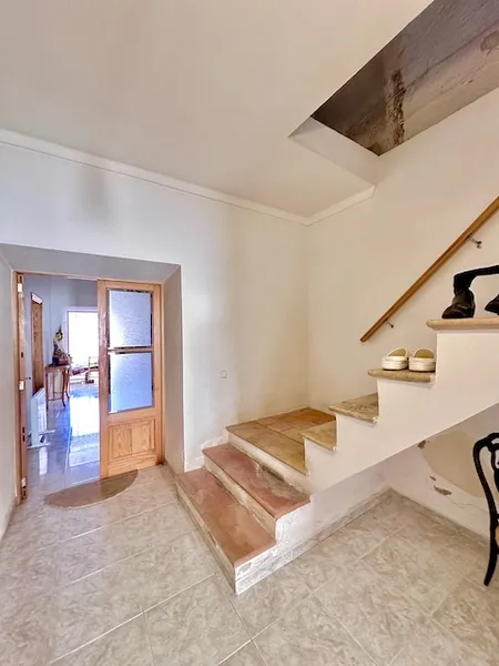 Charming village house with great potential, south-facing — photo 5