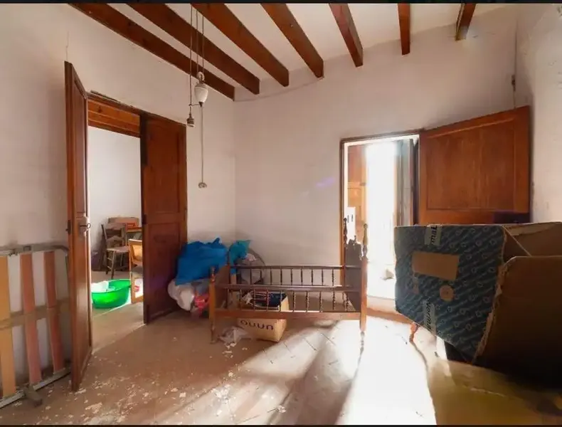 Village House in Caimari with Rustic Charm, Garden and Great Renovation Potential — photo 9