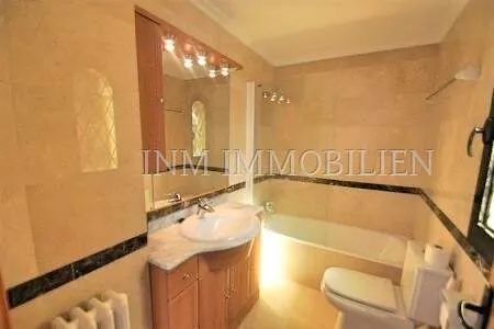 192m² semi-detached house with 5 rooms and pool for rent — photo 9