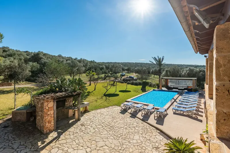 These two estates offer a unique opportunity for investors or families seeking an idyllic property with a rental license in Mallorca — photo 5