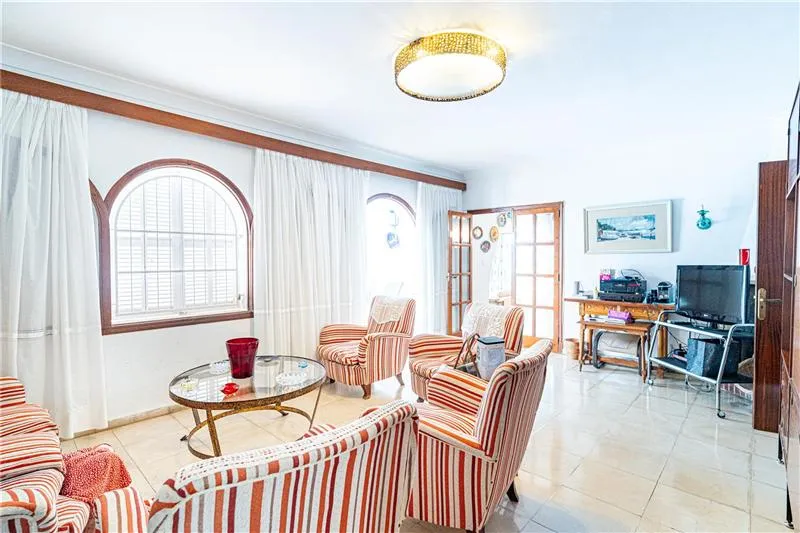 Detached house with swimming pool on an approximately 1,200 m² plot, just 5 minutes from the town and the sea. — photo 8