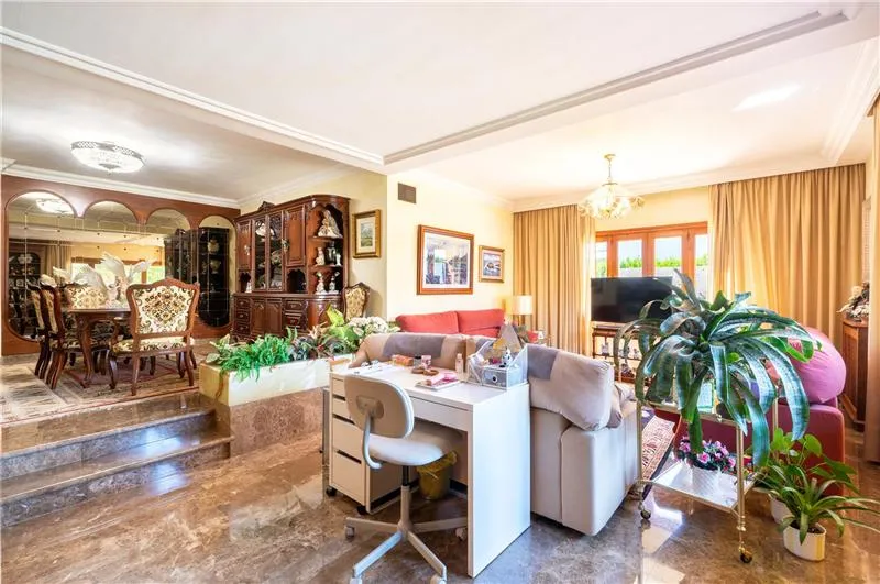 Detached villa with swimming pool on a plot of approx. 859 m² — photo 5