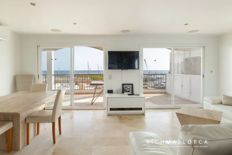 Beautiful nautical flat on the first line of a prestigious yacht club — photo 3