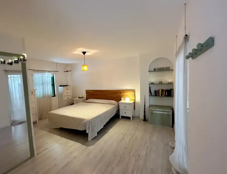 ES: Precioso ático con una espectacular terraza privada de 82 m² y vistas al mar, situado en la demandada zona de Génova. — photo 7