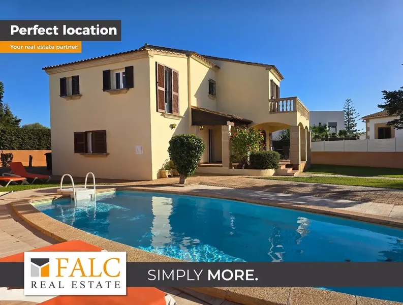 Villa in Sa Coma - with holiday rental license, pool and privileged location — photo 1