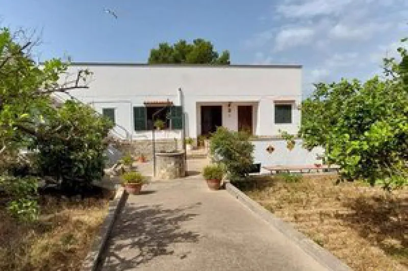 Bonanova – House with garden for renovation — photo 1