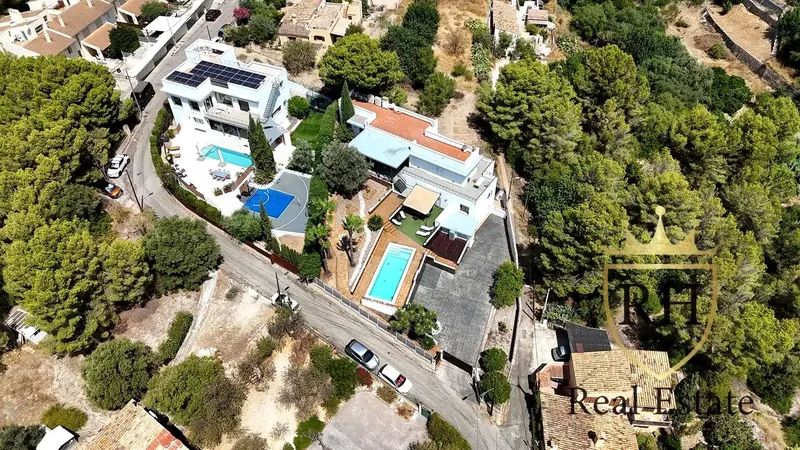 Discover this spectacular house or chalet in the exclusive area of Gènova, perfect for those seeking comfort, space, and a quiet environment — photo 3