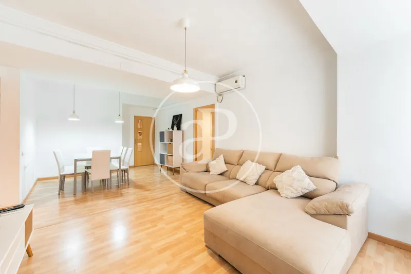 Two bedroom apartment in the Central Market of Valencia. — photo 7