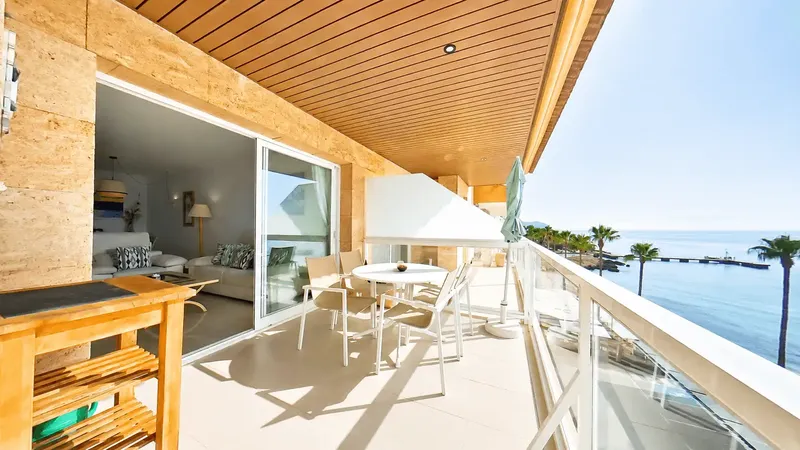 Exclusive apartment for rent on the seafront with spectacular sea views in Cala Millor — photo 10