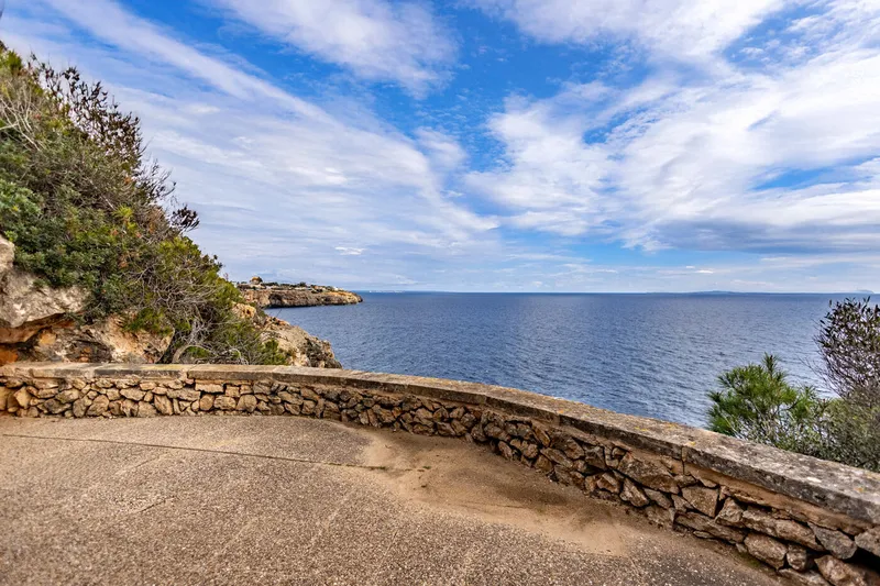 Villa in first sea line on double plot to renovate — photo 12