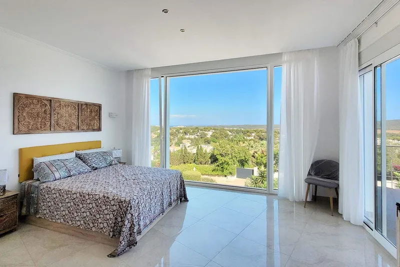 4-bedroom villa with stunning views for rent — photo 8