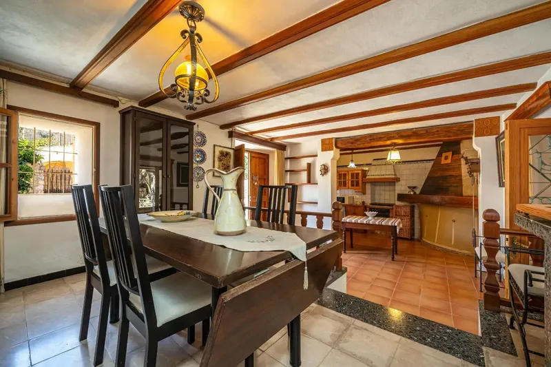 Located in the privileged enclave of Binibona, at the foot of the Sierra de Tramuntana, this unique property stands out for its character — photo 9