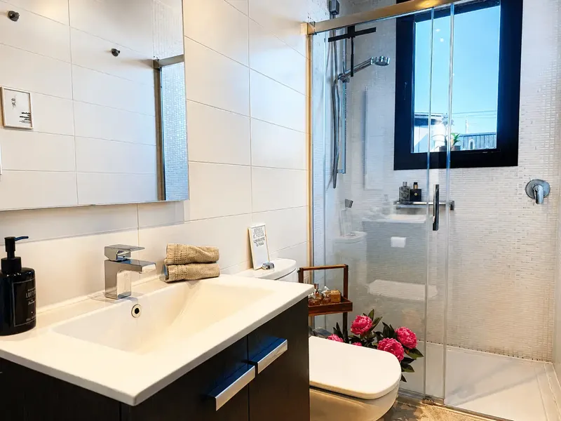 Modern designer home with sea views: a home where every day feels like a holiday — photo 12