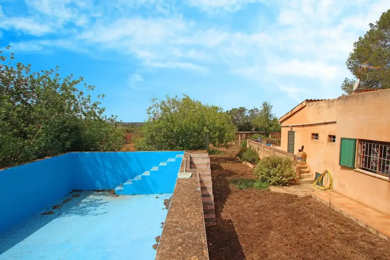 This charming rustic finca was built in 1970 on a natural plot of approx. 4,742 m² near Llucmajor and offers an opportunity — photo 3