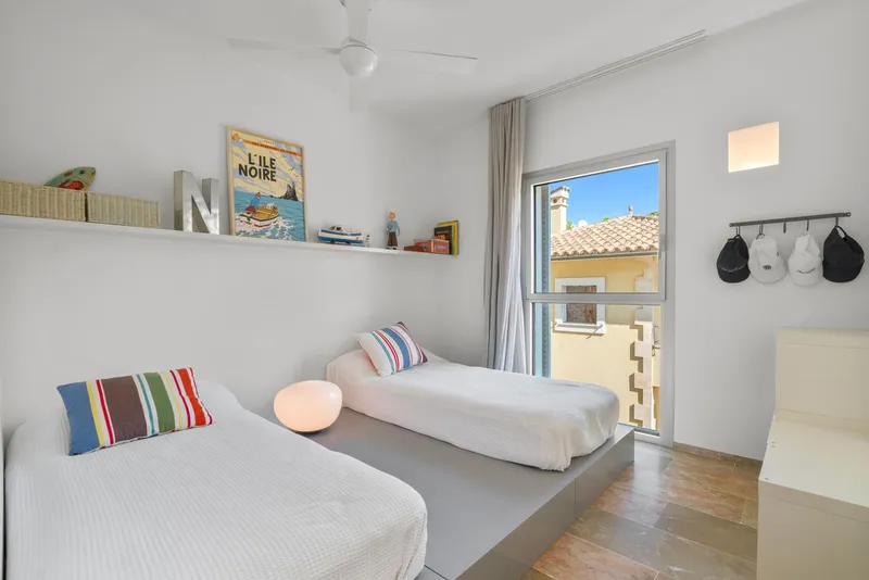 Modern Penthouse with Private Pool by the Sea — photo 10