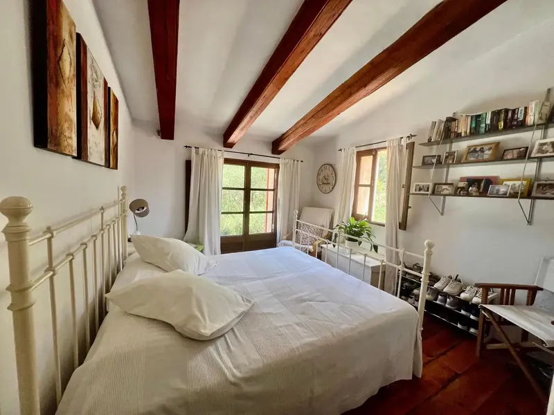 Discover this spectacular legal rustic house, completely renovated with lots of charm. Located on a plot of 3700m2, this property offers — photo 11