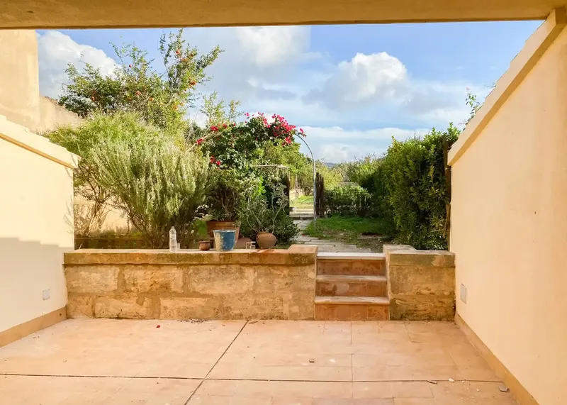 This bright and spacious 170 m² duplex townhouse has a private garden and 80 m² terrace, plus an additional terrace — photo 6