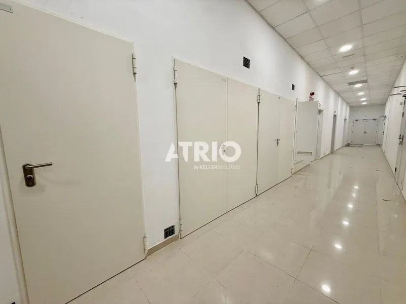 Rental of magnificent ground floor premises located in the Can Valero Industrial Estate — photo 8