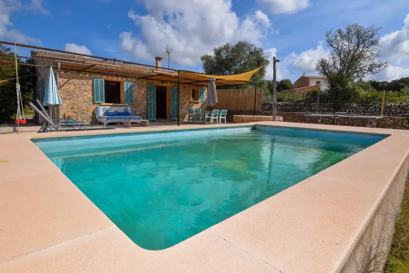 Available from October 2026 to May 2027 (both months included), this charming country house is located just 10 minutes from the center — photo 1