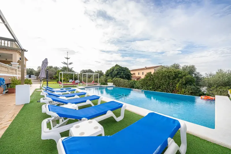 In the heart of S'Aranjassa, on an impressive rustic plot of 7,706 m2, stands this unique property, a one-of-a-kind residence that — photo 5