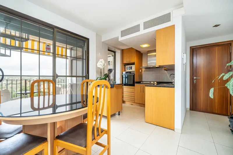 From Gestpropiedad we present this beautiful 2-bedroom, 2-bathroom penthouse in a quiet area of Porto Cristo, ideal both as — photo 3