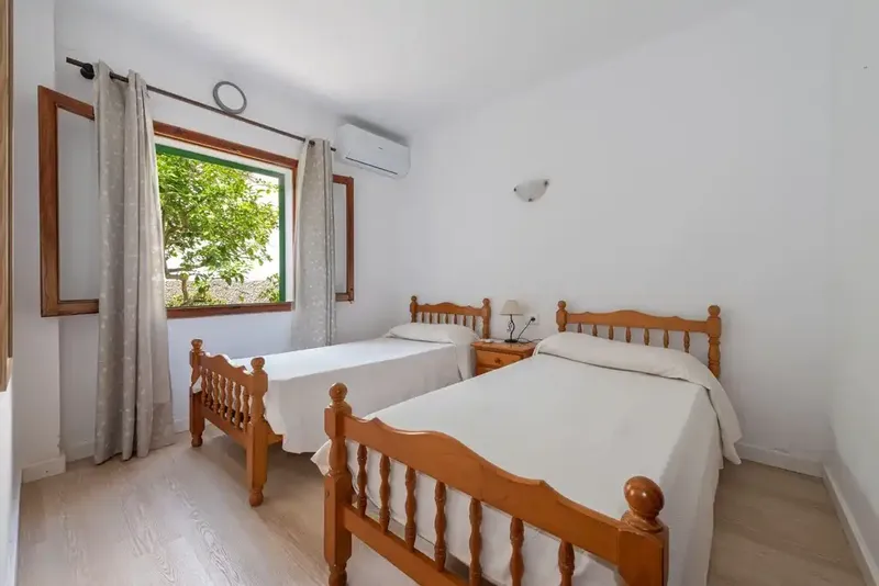 Elegant Mediterranean villa with 4 bedrooms for sale, with valid holiday license, ideally located a few minutes' walk from — photo 9