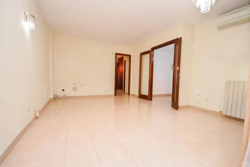 Practical and comfortable flat in a building with lift in the Bons Aires area, perfect if you like living and walking the city. Located in — photo 8