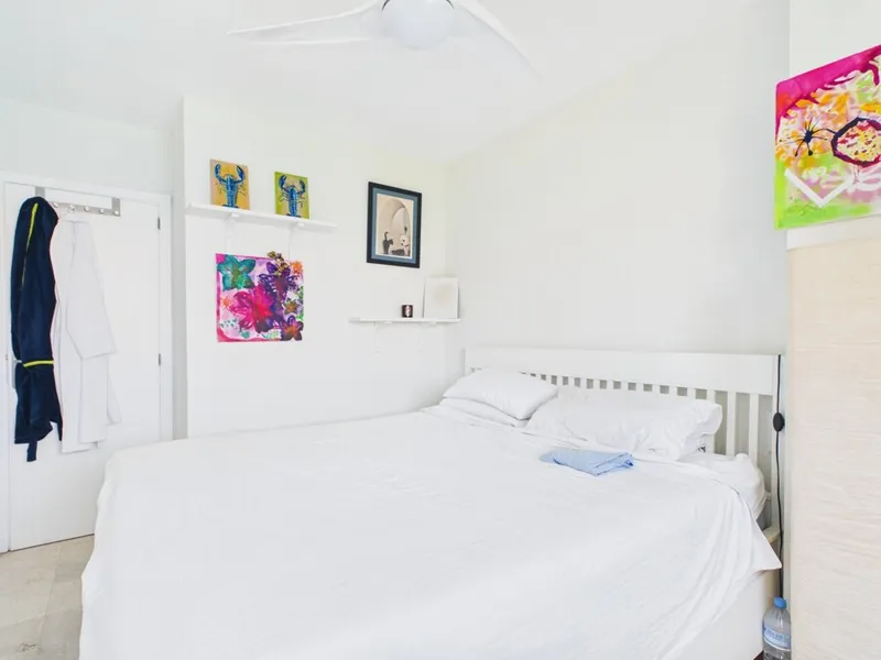 Stunning Renovated First-Line Sea Apartment in Santa Ponsa — photo 10