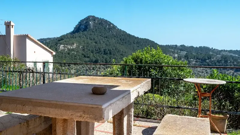 Plot of about 1,324 m2 with existing house in the picturesque village of Galilea, located west of the island with spectacular views over the — photo 3