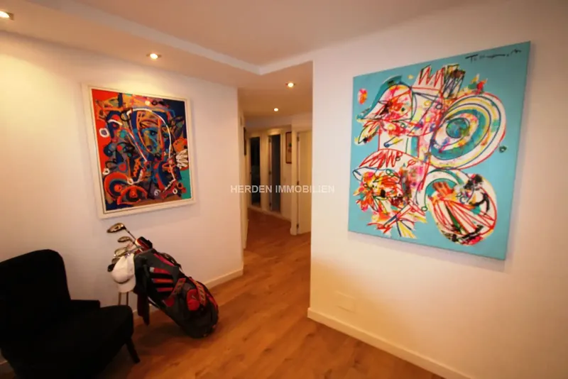 Herden Immobilien Mallorca exclusively sells a beautiful, bright and spacious apartment in the old town, directly at La Lonja in a prime location — photo 8