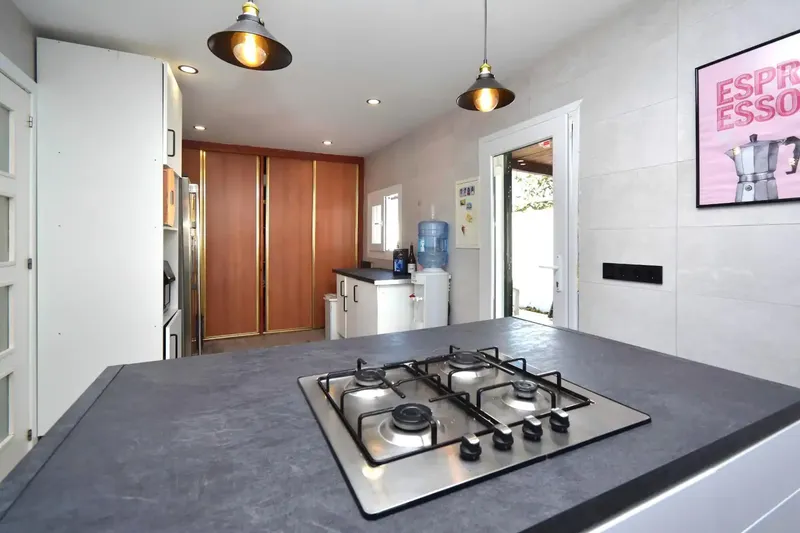 Discover your new home in the idyllic neighborhood of Es Pil·larí! This charming detached villa awaits you minutes from the beach — photo 9