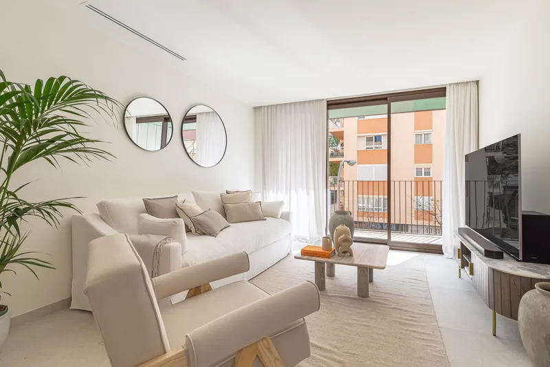 Apartment in Palma - Spacious living room with terrace — photo 1
