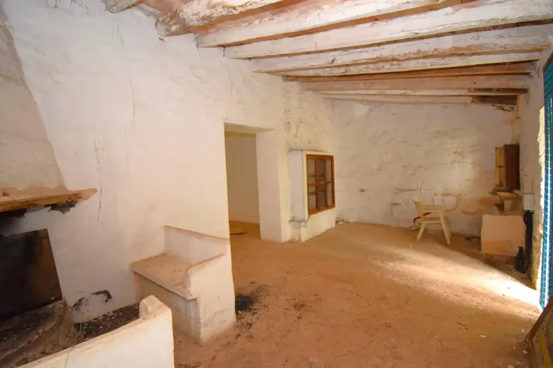 Rustic estate with a plot of 50,419 m² in Muro — photo 10