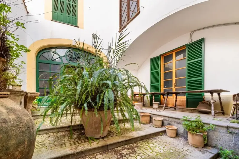 This magnificent 18th-century manor house is for sale in the heart of Sóller, just a stone's throw from the main square. — photo 2